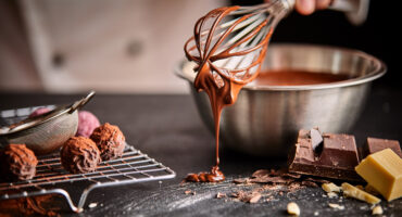Baker,Or,Chocolatier,Preparing,Chocolate,Bonbons,Whisking,The,Melted,Chocolate