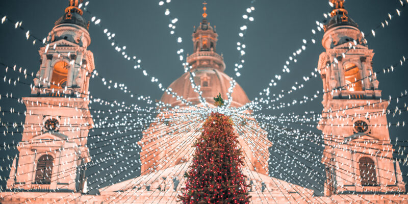 Christmas,Tree,In,Front,Of,Basilica,In,Budapest,,Hungary