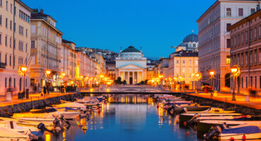 Trieste,,Italy.,Church,Of,St.,Antonio,Thaumaturgo,With,Canal,Grand