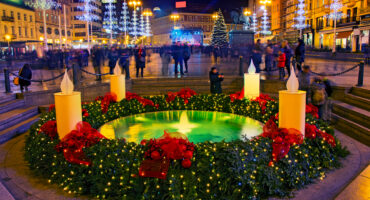 Mandusevac,Fountain,On,Ban,Jelacic,Square,Decorated,With,Advent,Wreath