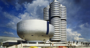 P90127823_highRes_bmw-headquarters-and
