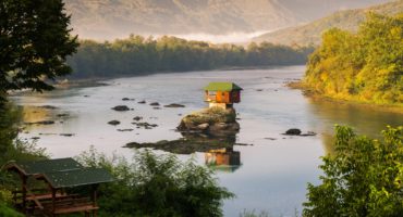 Bajina-Bašta-hiša-na-Drini-shutterstock_390285625-1