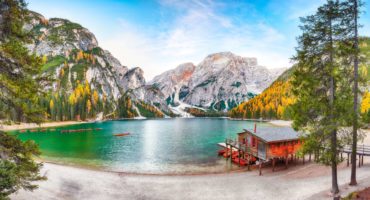 Braies-jezero-Dolomiti-Italija-1shutterstock_1786092347